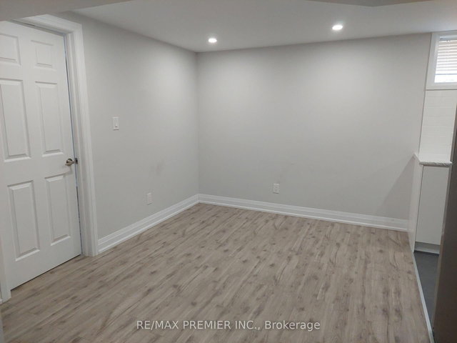 Bsmt Apt B - 31 Compton Crescent