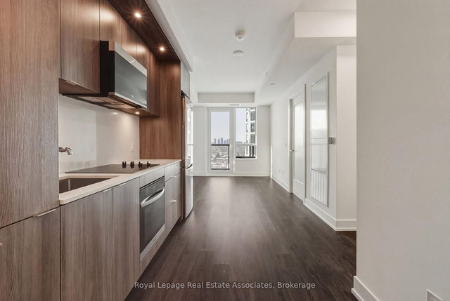 1611 - 60 Central Park Roadway