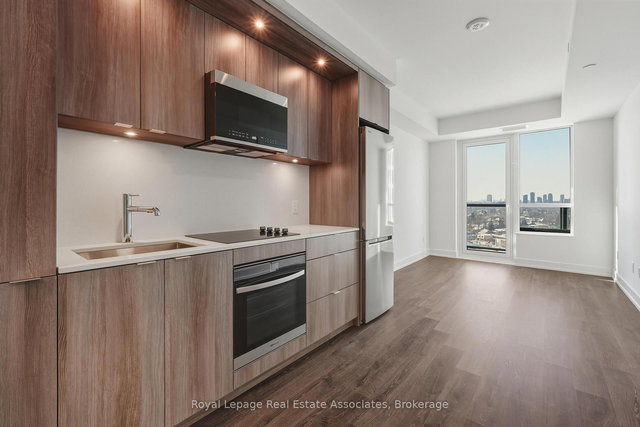 1611 - 60 Central Park Roadway