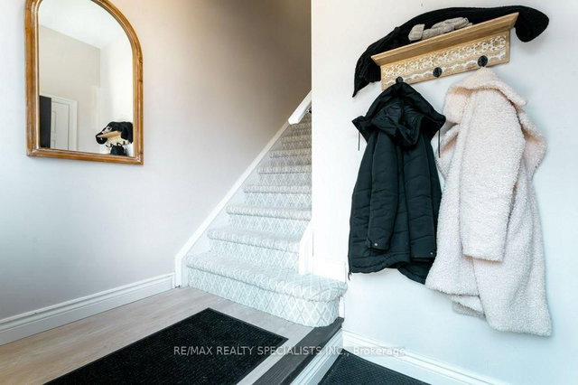 39 - 70 Plains Road W