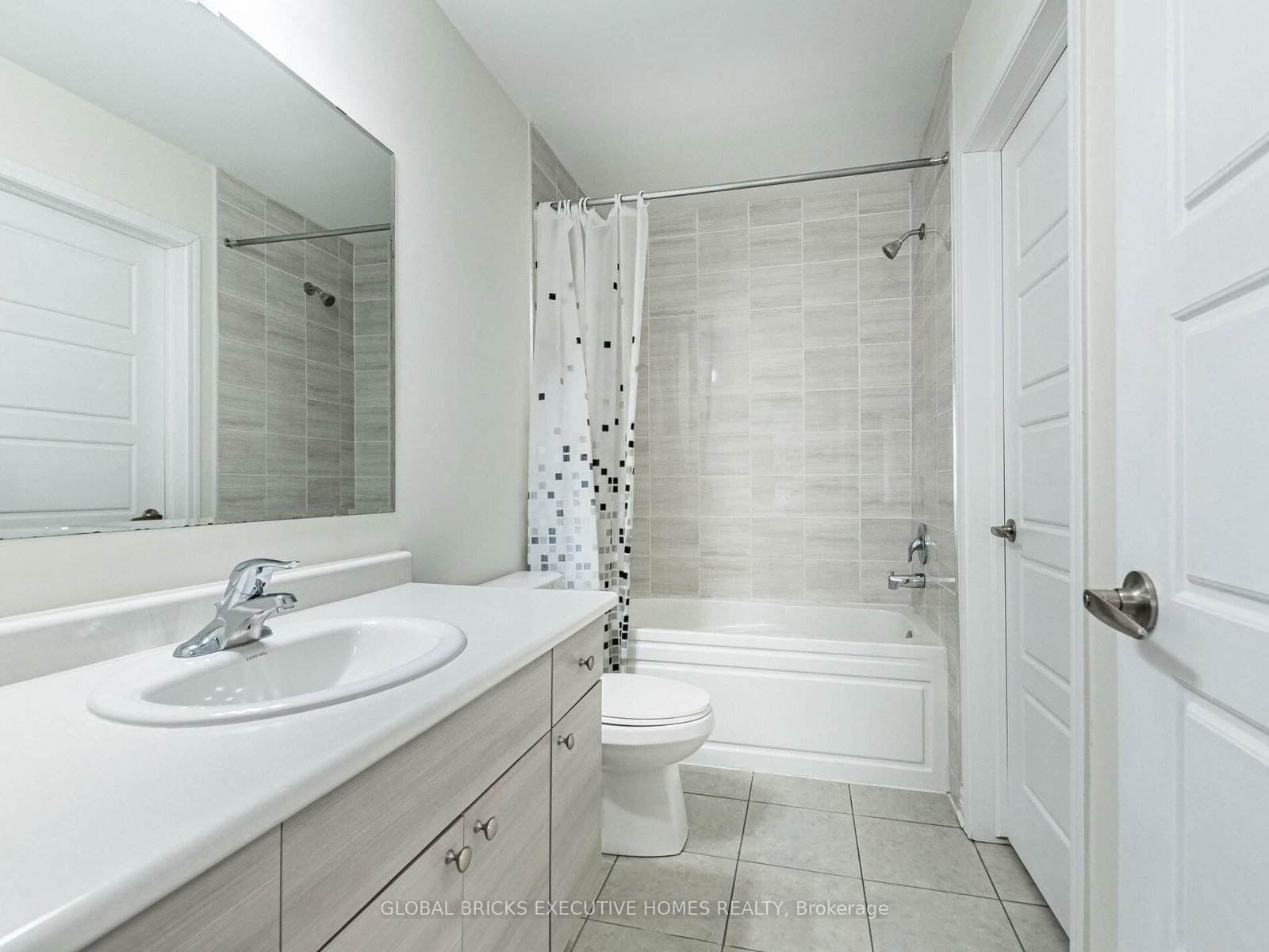 Townhouse for sale at 108 Frost Court, Milton, Ontario, L9E 1G4 - Ford - MLS: W12793830