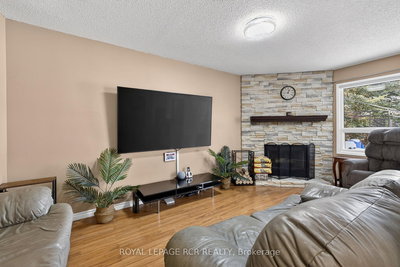 21 Webster Way, Halton Hills, Ontario image-0-3