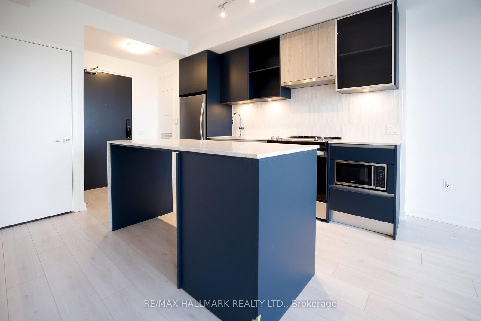 328-395 Dundas Street, Oakville, ON, photo 3