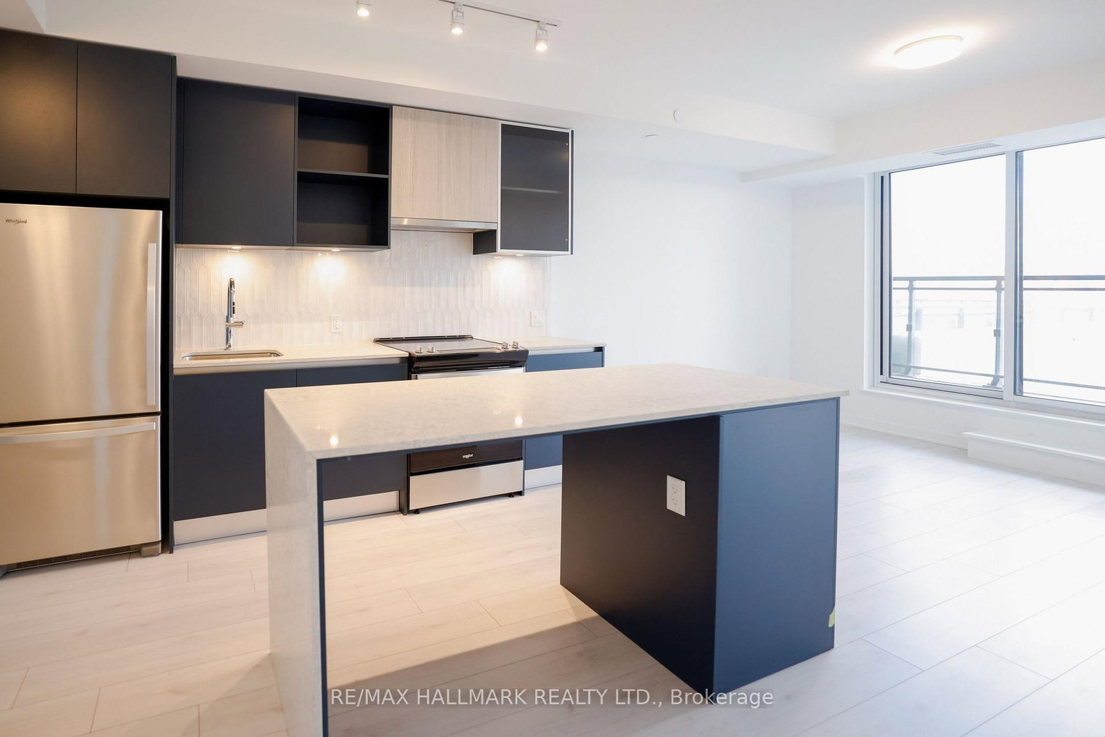 328-395 Dundas Street, Oakville, ON, photo 5
