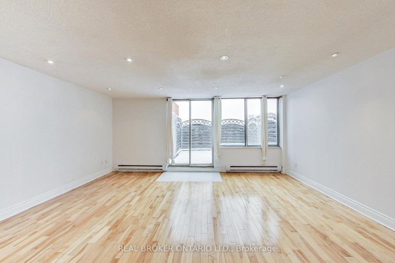 home for lease on 301-1011 Dufferin Street