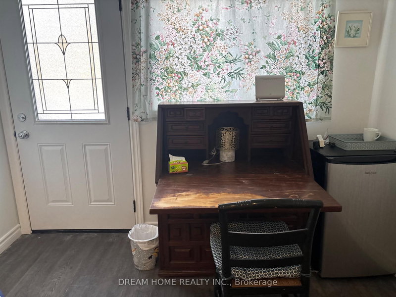 Room A - 850 Clarkson Rd S, Mississauga, L5J 2V3 | Image 3