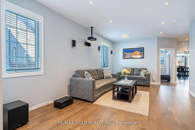 10 Spokanne St, Brampton, L6R 4A2 | Image 3