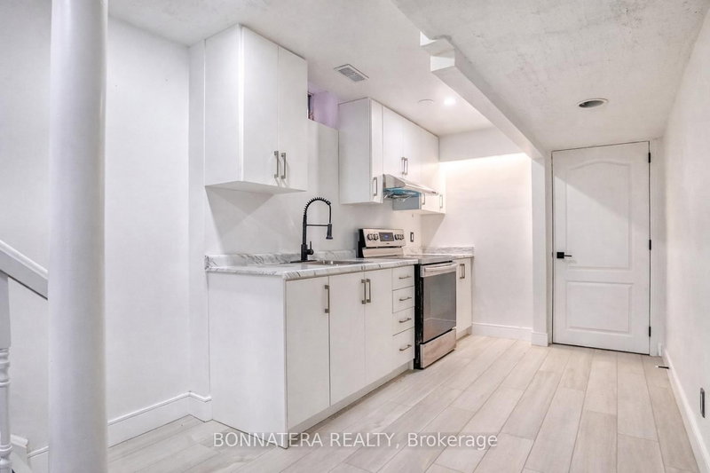 6175 Ford Rd, Mississauga, L5V 1X2 | Image 3