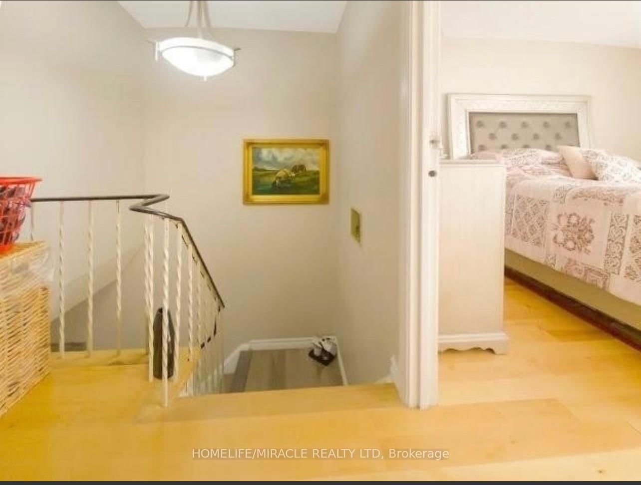 Townhouse for sale at 23 Mccallum Court, Brampton, Ontario, L6W 3M4 - Queen Street Corridor - MLS: W12796002