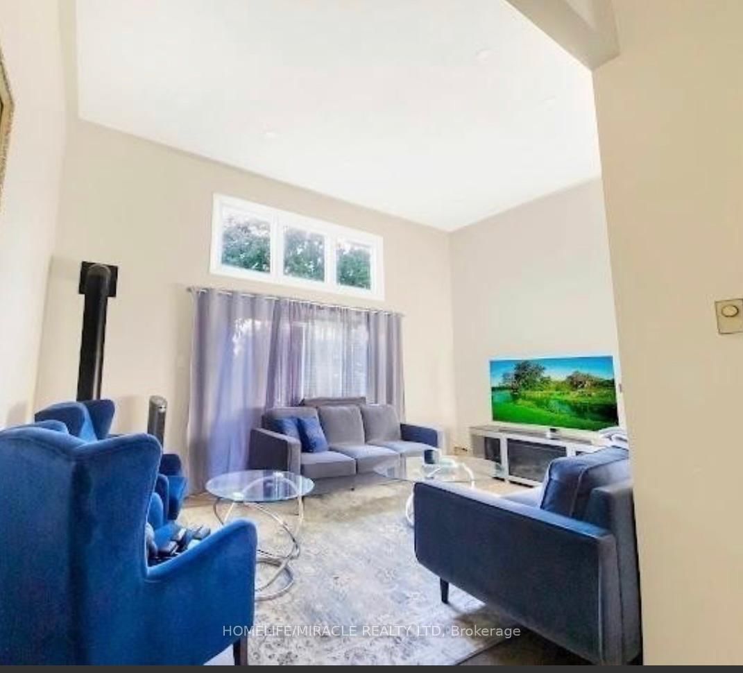 Townhouse for sale at 23 Mccallum Court, Brampton, Ontario, L6W 3M4 - Queen Street Corridor - MLS: W12796002