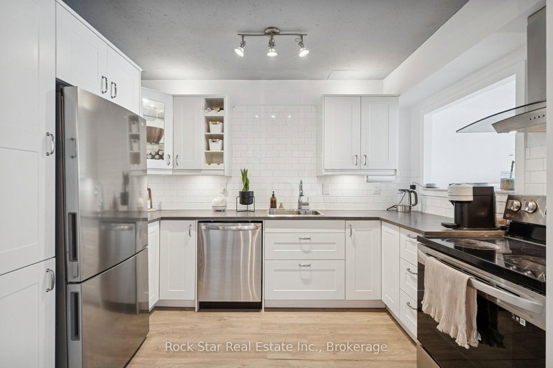 103 - 20 Speers Rd, Oakville, L6K 3R5 | Image 3