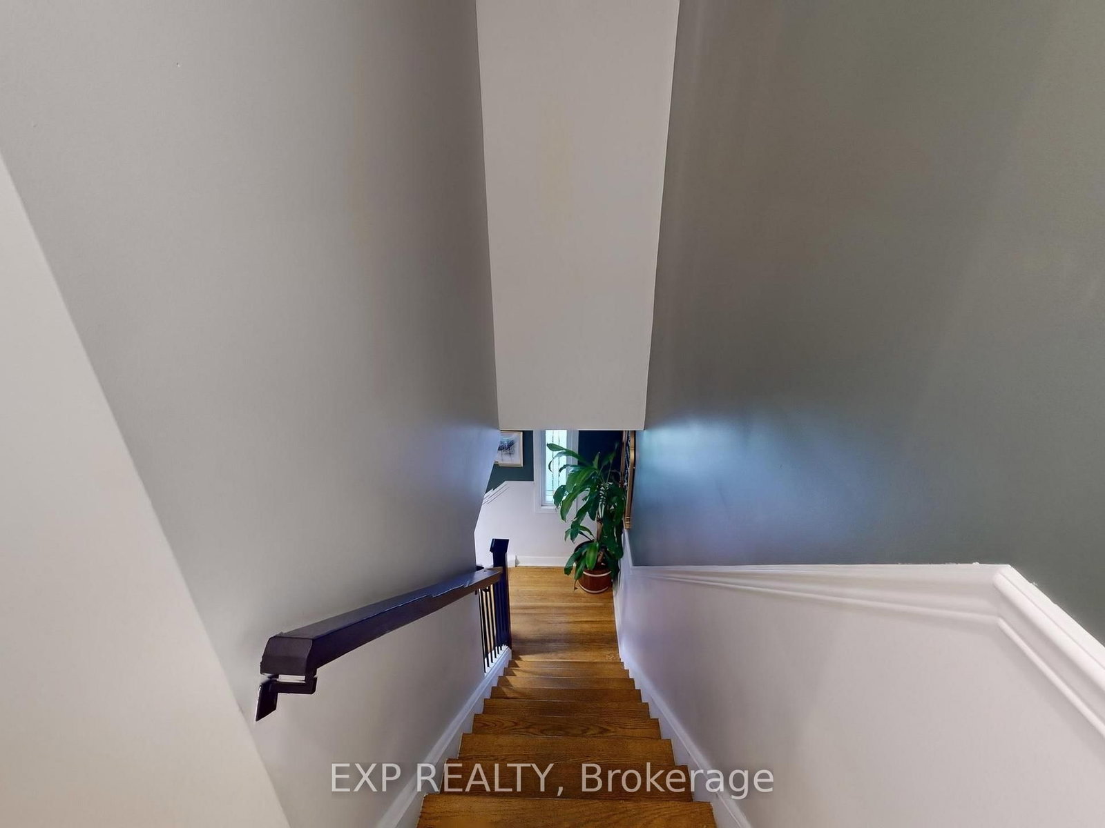 Detached House for sale at 22 Chestnut Avenue, Brampton, Ontario, L6X 2A5 - Northwood Park - MLS: W12796496