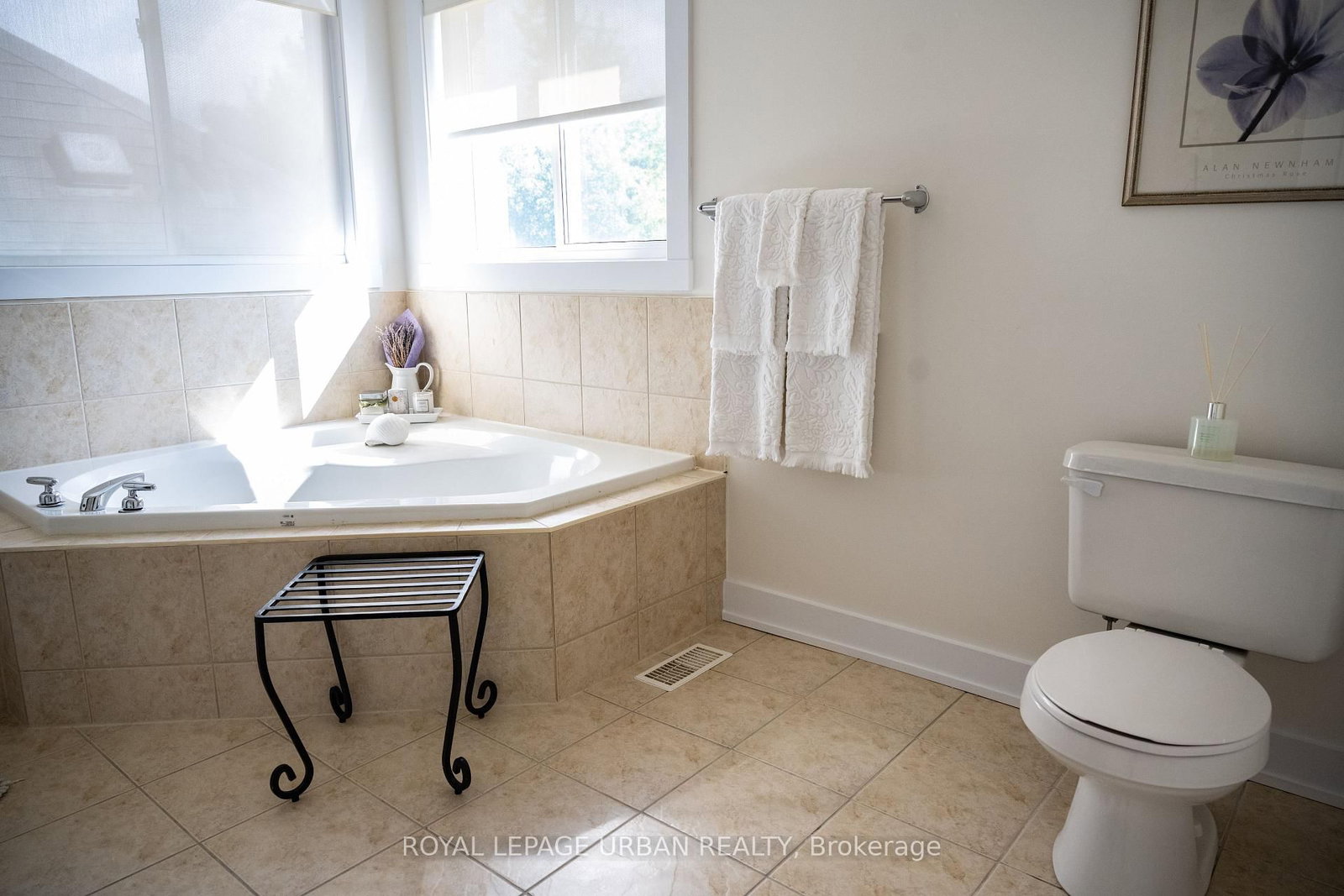 Detached House for sale at 27 Lightheart Drive, Caledon, Ontario, L7C 1E3 - Rural Caledon - MLS: W12796514