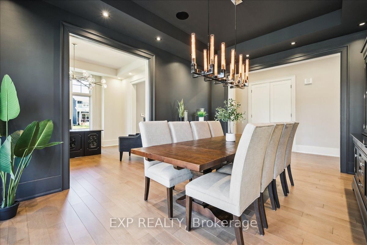 Detached House for sale at 528 Wellington Crescent, Oakville, Ontario, L6L 4X5 - West - MLS: W12796538