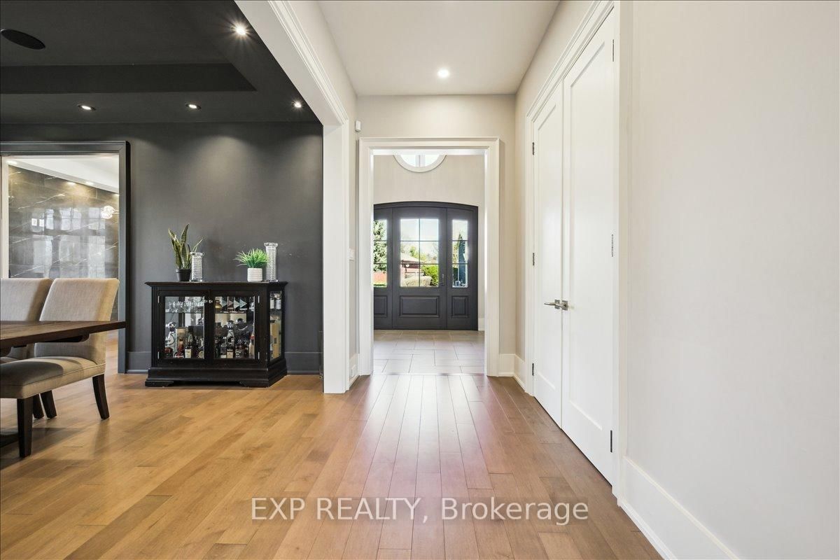 Detached House for sale at 528 Wellington Crescent, Oakville, Ontario, L6L 4X5 - West - MLS: W12796538