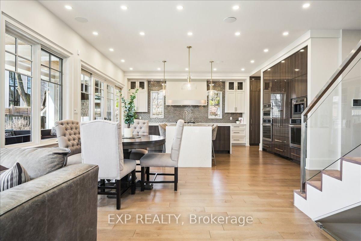 Detached House for sale at 528 Wellington Crescent, Oakville, Ontario, L6L 4X5 - West - MLS: W12796538