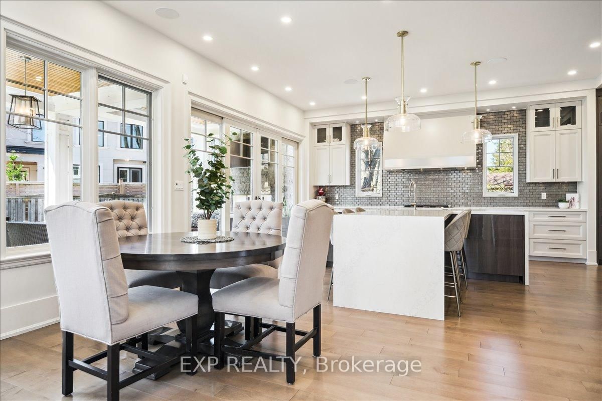 Detached House for sale at 528 Wellington Crescent, Oakville, Ontario, L6L 4X5 - West - MLS: W12796538