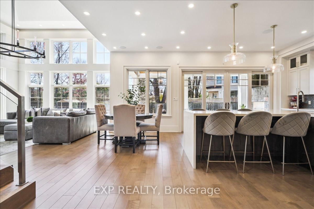 Detached House for sale at 528 Wellington Crescent, Oakville, Ontario, L6L 4X5 - West - MLS: W12796538