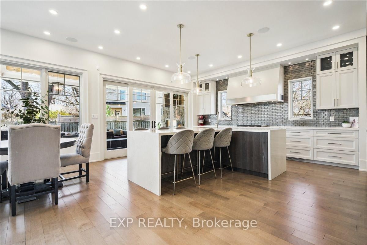 Detached House for sale at 528 Wellington Crescent, Oakville, Ontario, L6L 4X5 - West - MLS: W12796538