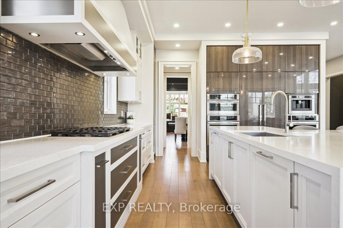 Detached House for sale at 528 Wellington Crescent, Oakville, Ontario, L6L 4X5 - West - MLS: W12796538