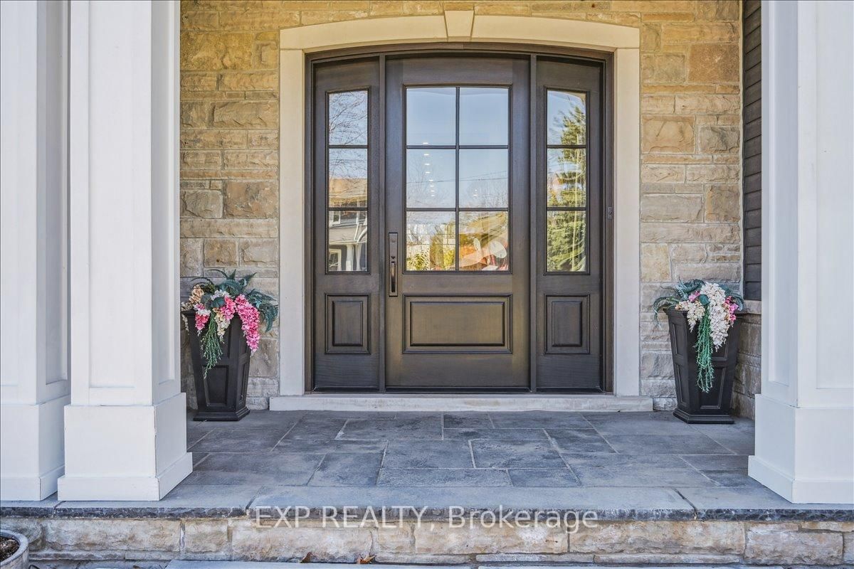 Detached House for sale at 528 Wellington Crescent, Oakville, Ontario, L6L 4X5 - West - MLS: W12796538