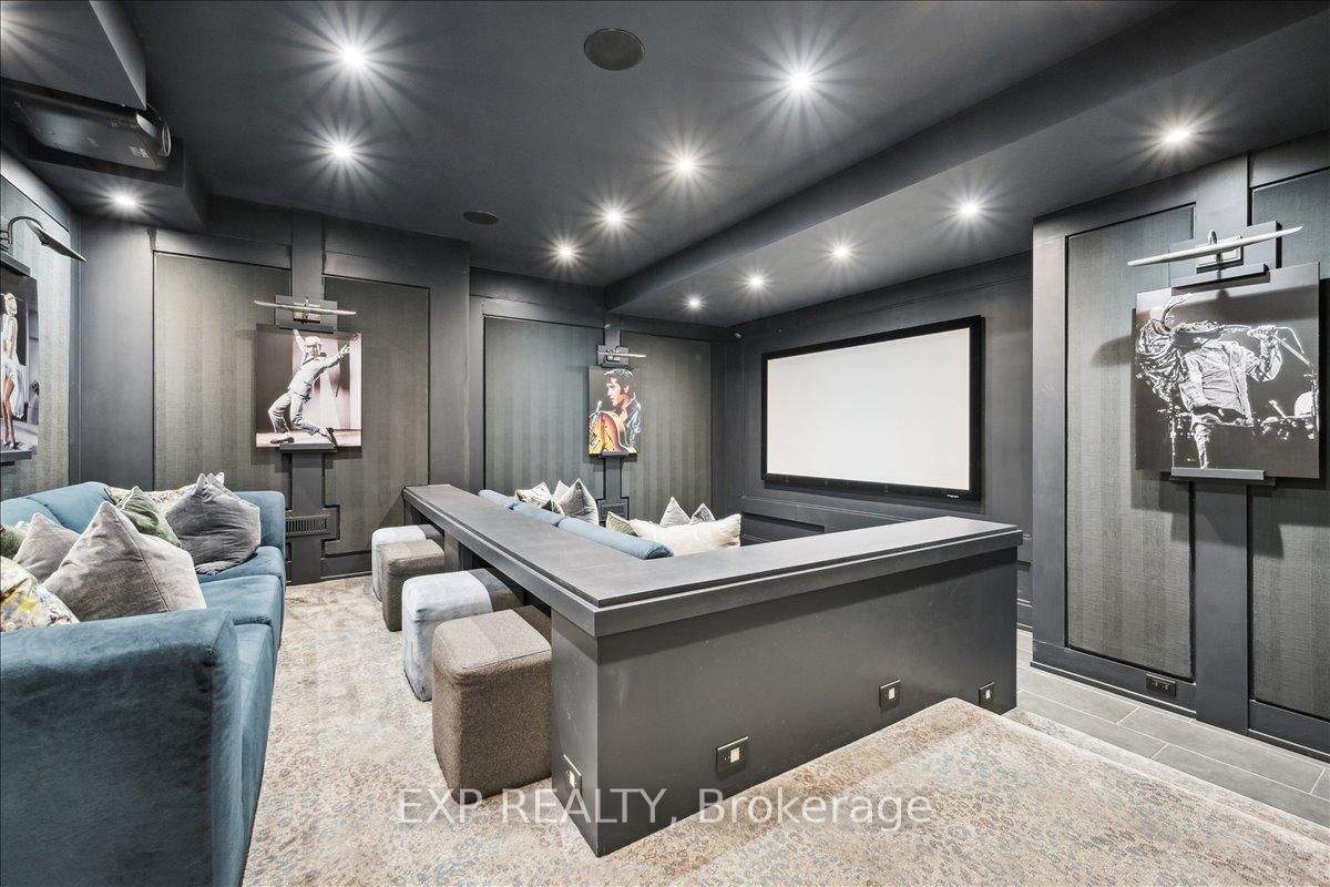 Detached House for sale at 528 Wellington Crescent, Oakville, Ontario, L6L 4X5 - West - MLS: W12796538