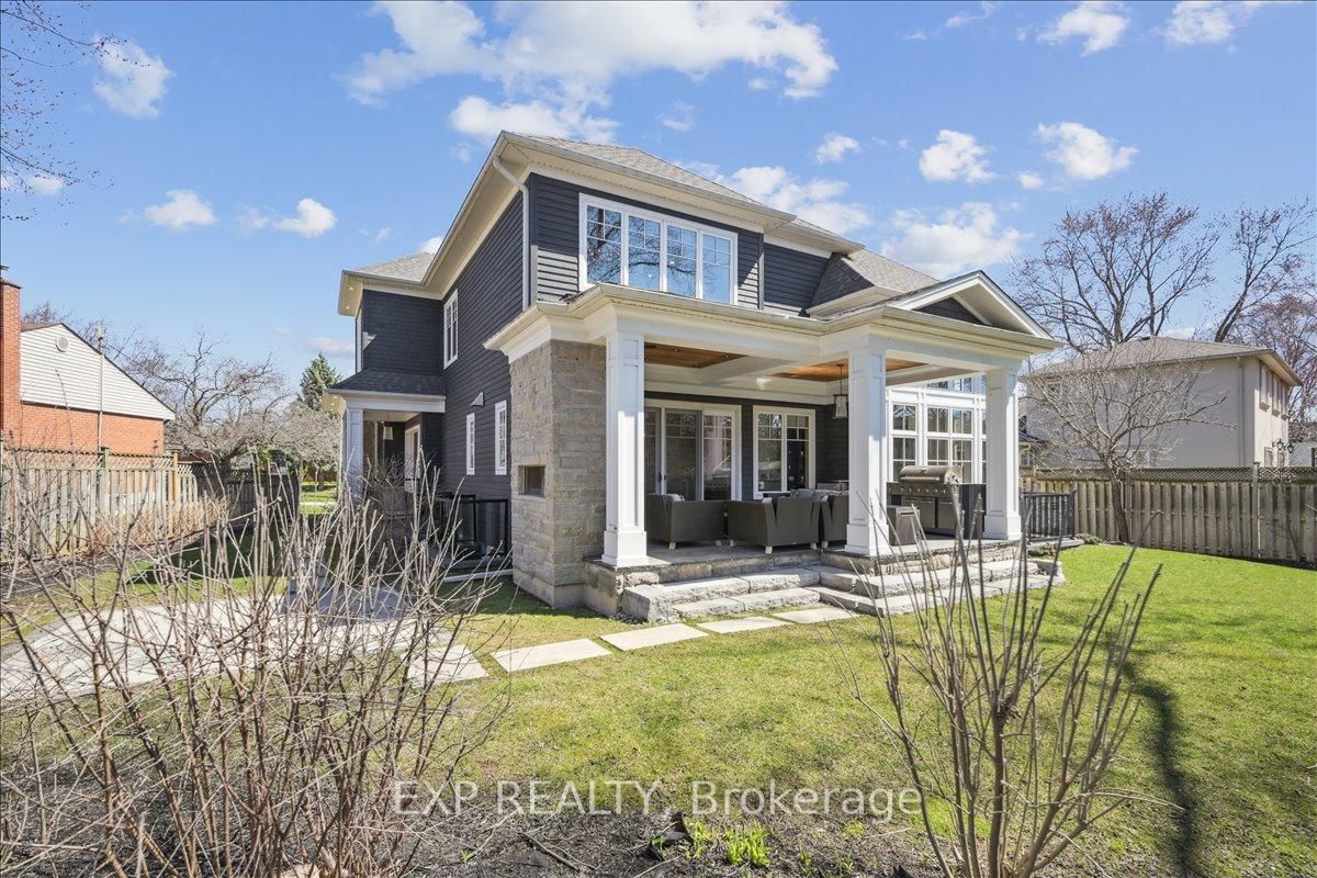 Detached House for sale at 528 Wellington Crescent, Oakville, Ontario, L6L 4X5 - West - MLS: W12796538