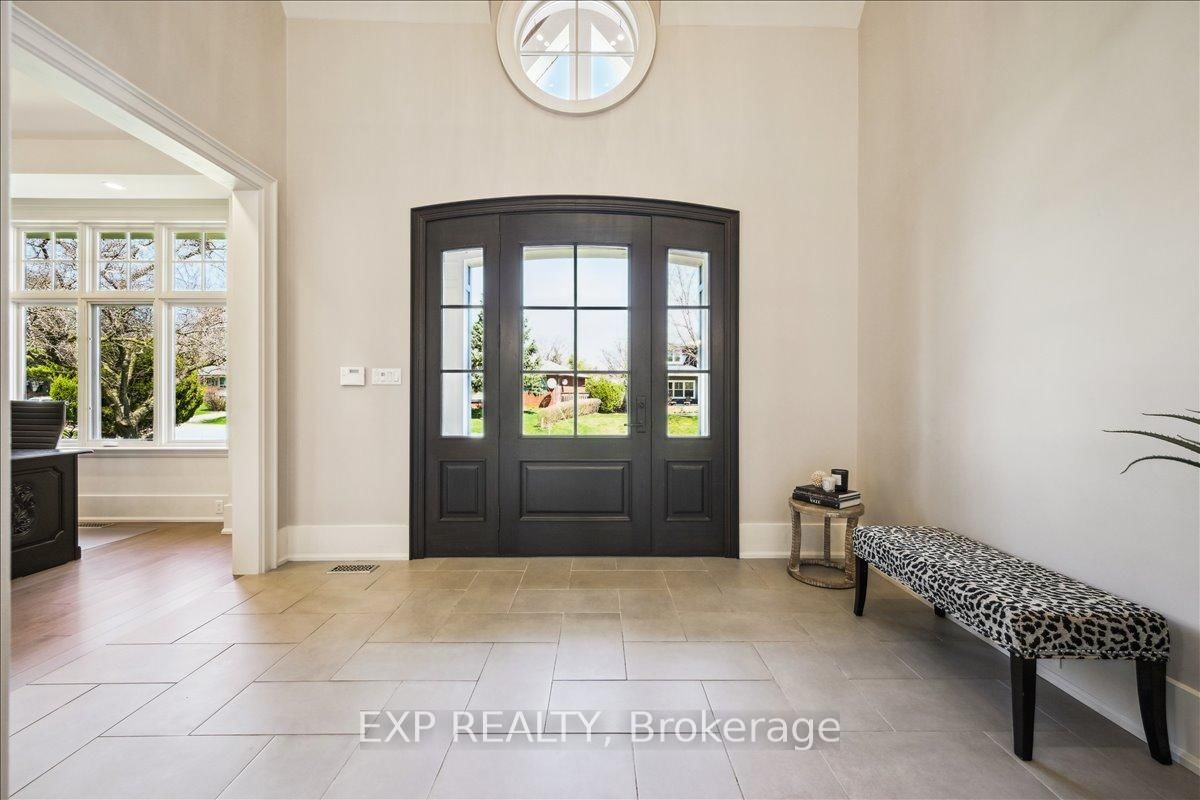 Detached House for sale at 528 Wellington Crescent, Oakville, Ontario, L6L 4X5 - West - MLS: W12796538