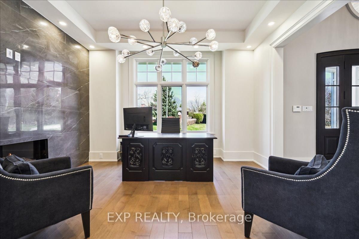 Detached House for sale at 528 Wellington Crescent, Oakville, Ontario, L6L 4X5 - West - MLS: W12796538