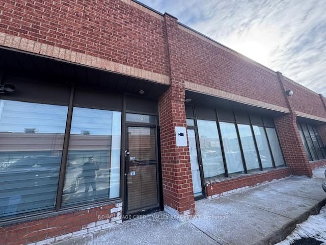 35 - 15 Fisherman Dr, Brampton, L7A 1B7 | Image 2