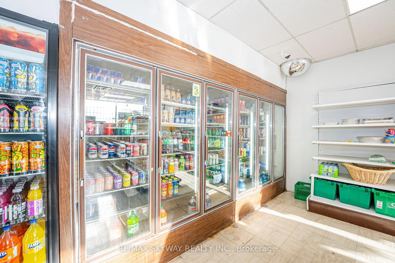 01 - 1125 Dundas St E, Mississauga, L4Y 2C4 | Image 2