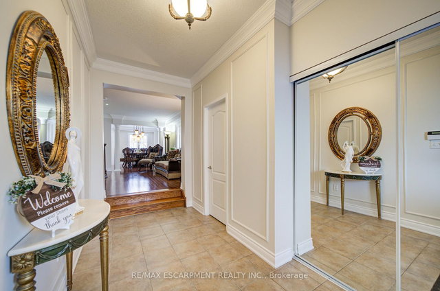 1227 Lamont Crescent