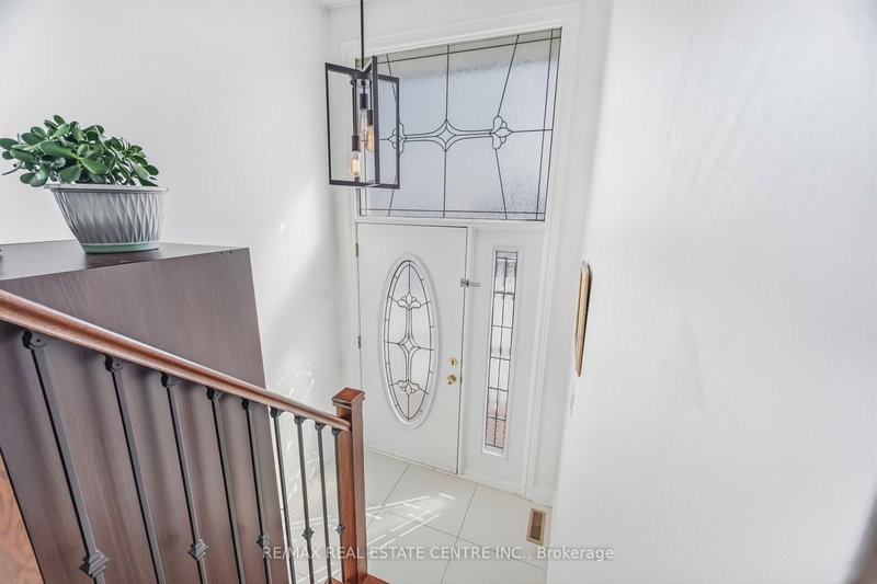 3392 Homark Dr, Mississauga, L4Y 2K7 | Image 3