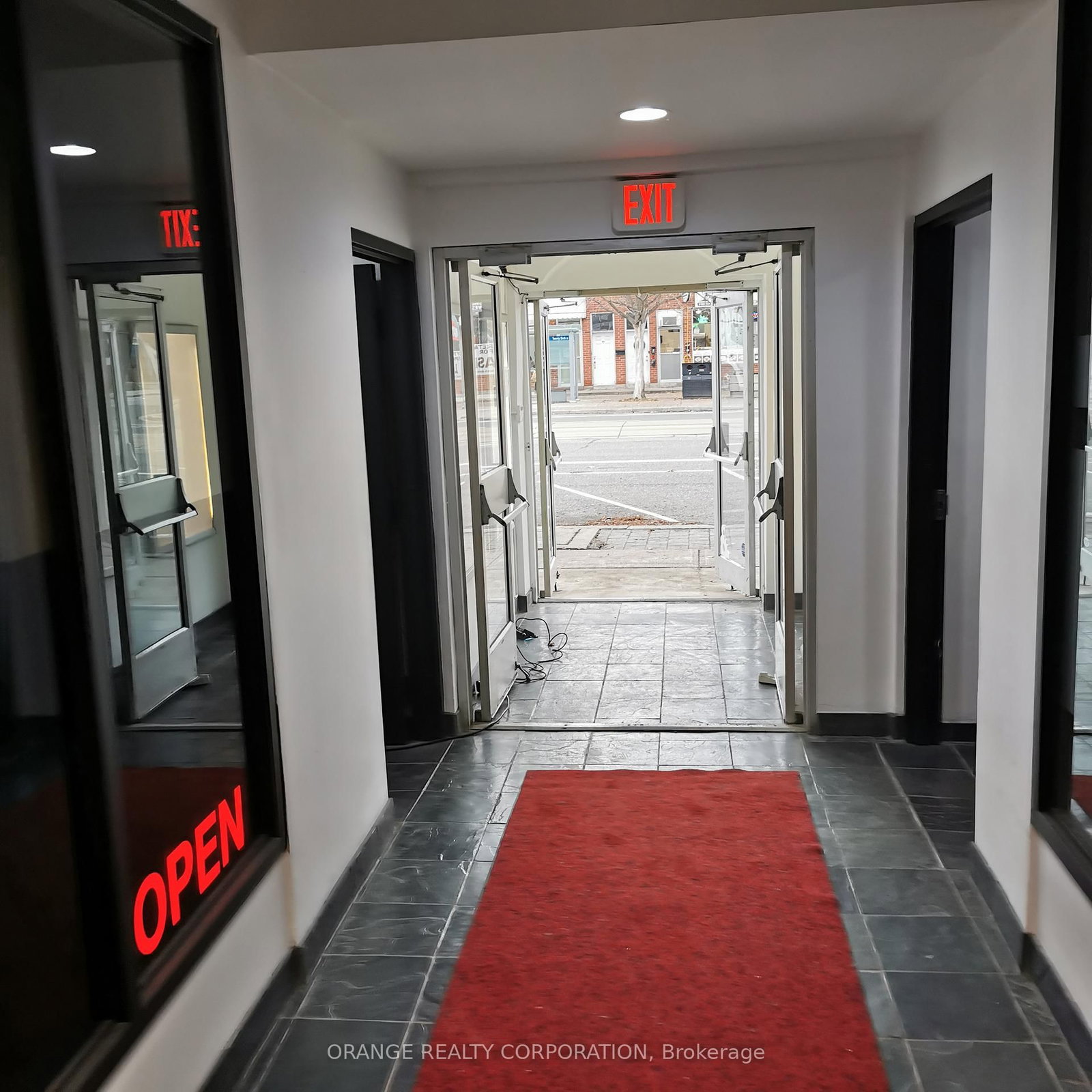 3301 Lake Shore Boulevard W, Unit 101 - Photo 14