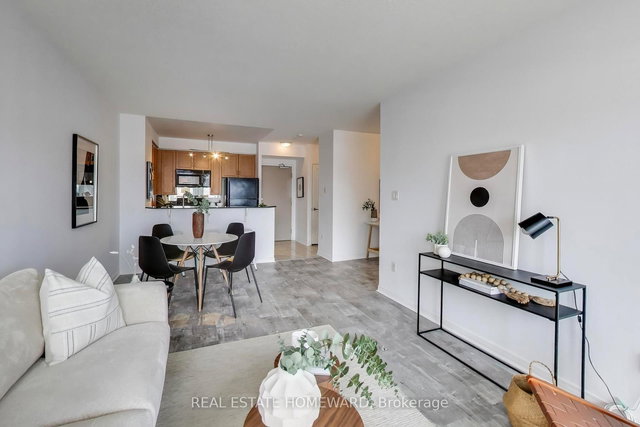 412 - 2495 Dundas Street W