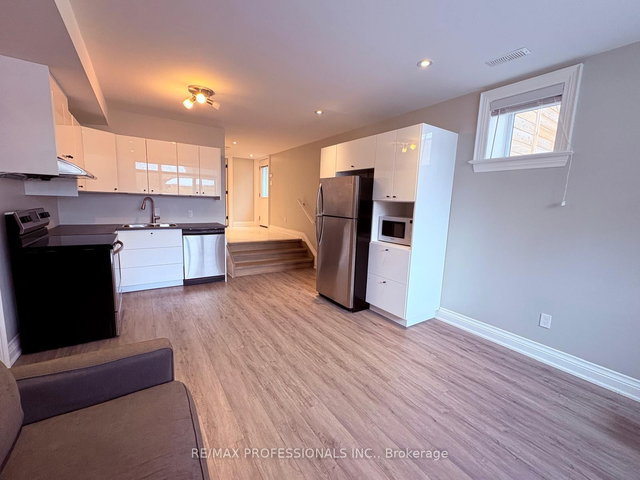 LOWER - 4673 Dundas Street W