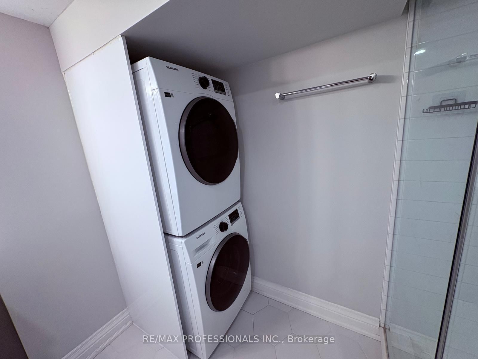 4673 Dundas Street W, Unit LOWER - Photo 9