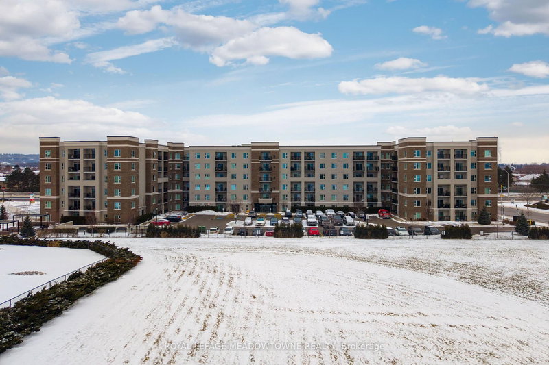 324 - 610 Farmstead Dr, Milton, L9T 8X5 | Image 2