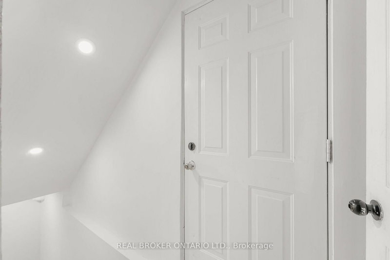 Bsmt - 1098 Sawgrass Cres, Mississauga, L5C 3V4 | Image 3