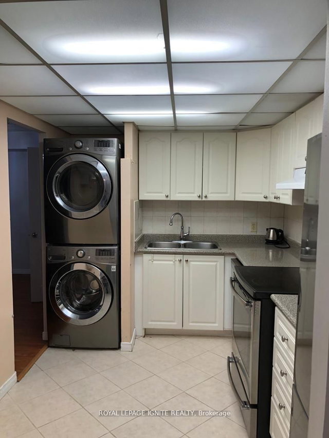 707 - 3695 Kaneff Crescent