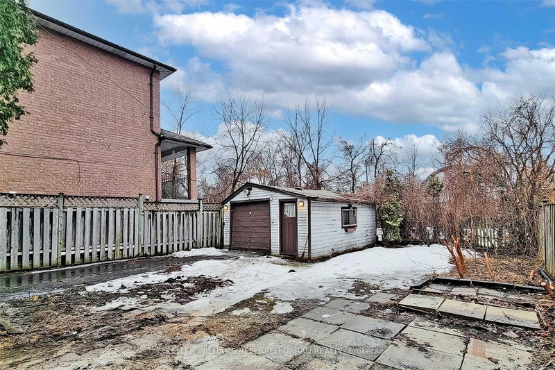 38 Hilldale Rd, Toronto, M6N 3Y2 | Image 3