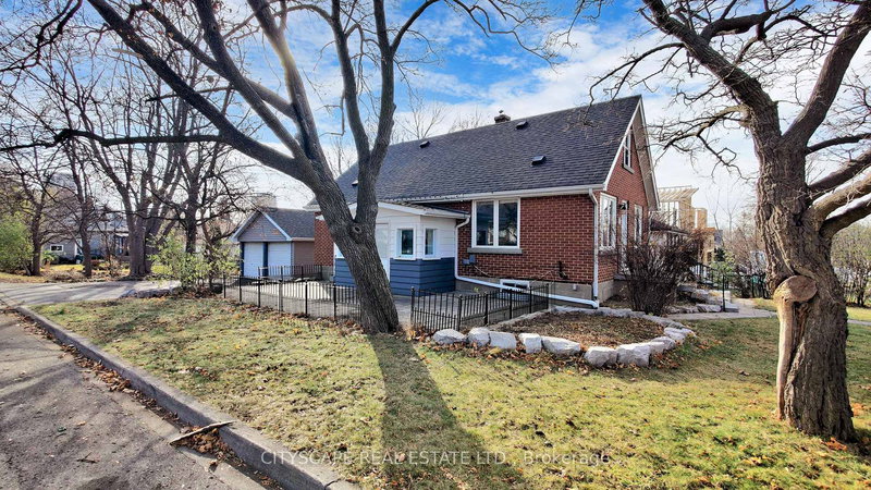 39 Woodward Ave, Brampton, L6V 1K2 | Image 3