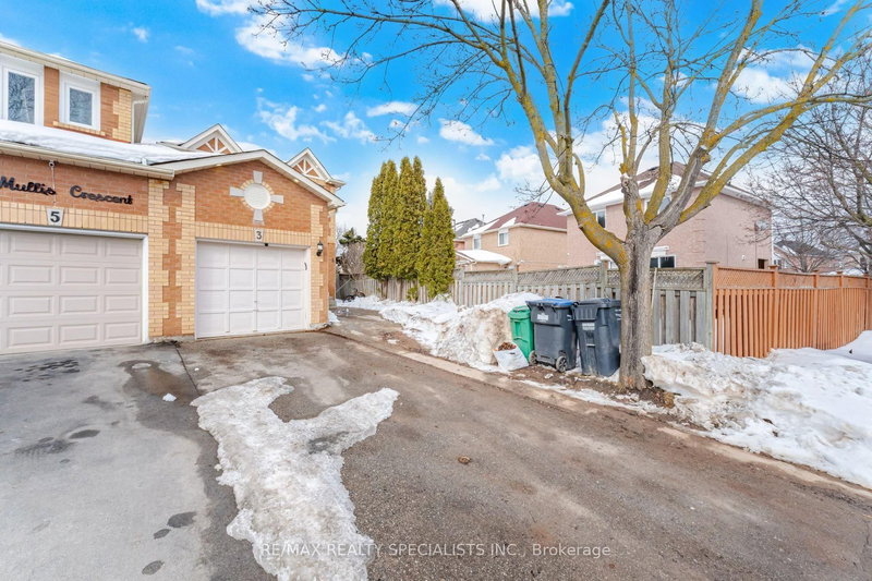 3 Mullis Cres, Brampton, L6Y 4T3 | Image 2