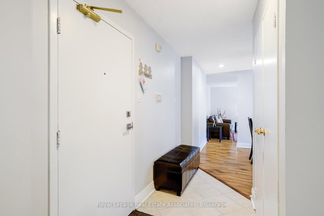 1006 - 3650 Kaneff Crescent