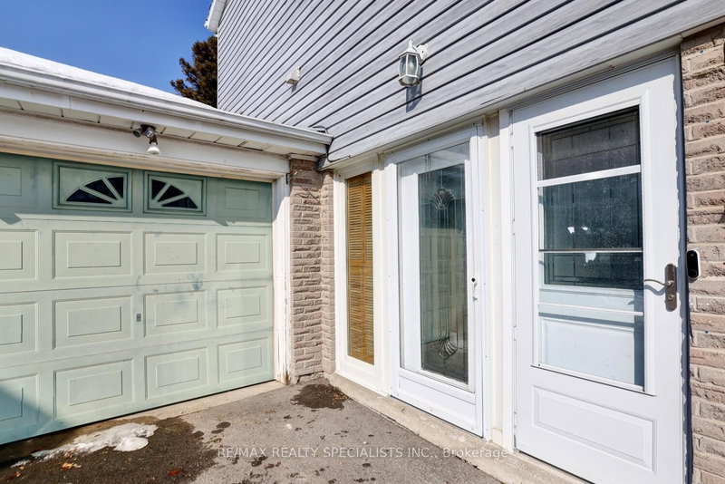 1545 Oran Crt, Mississauga, L5N 1L4 | Image 2