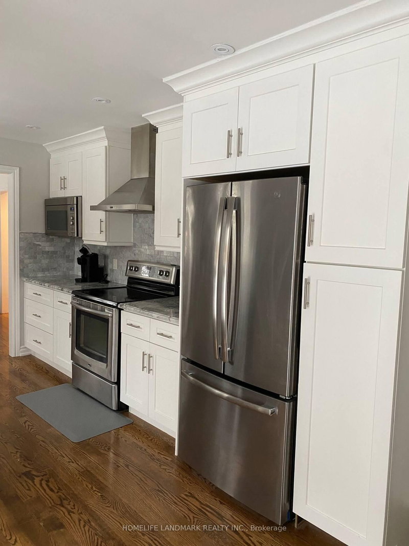 204 Weldon Ave, Oakville, L6K 2H8 | Image 3