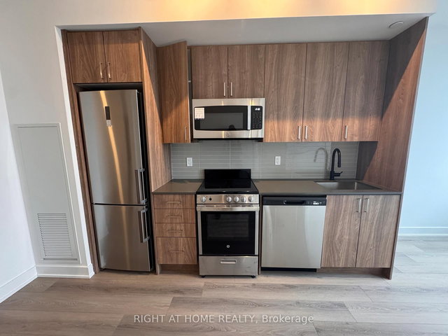 603 - 758 Dovercourt Road