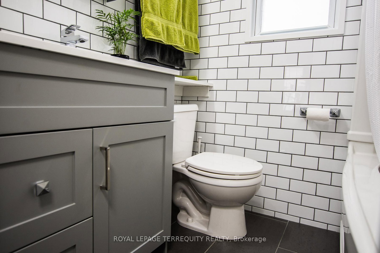 Detached House for sale at 5 Acorn Avenue, Toronto, Ontario, M9B 3P7 - Islington-City Centre West - MLS: W12800808