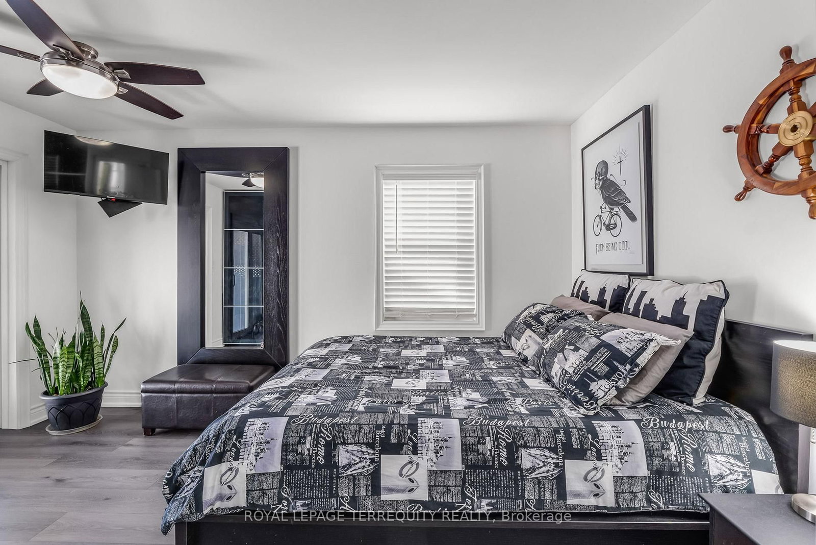 Detached House for sale at 5 Acorn Avenue, Toronto, Ontario, M9B 3P7 - Islington-City Centre West - MLS: W12800808