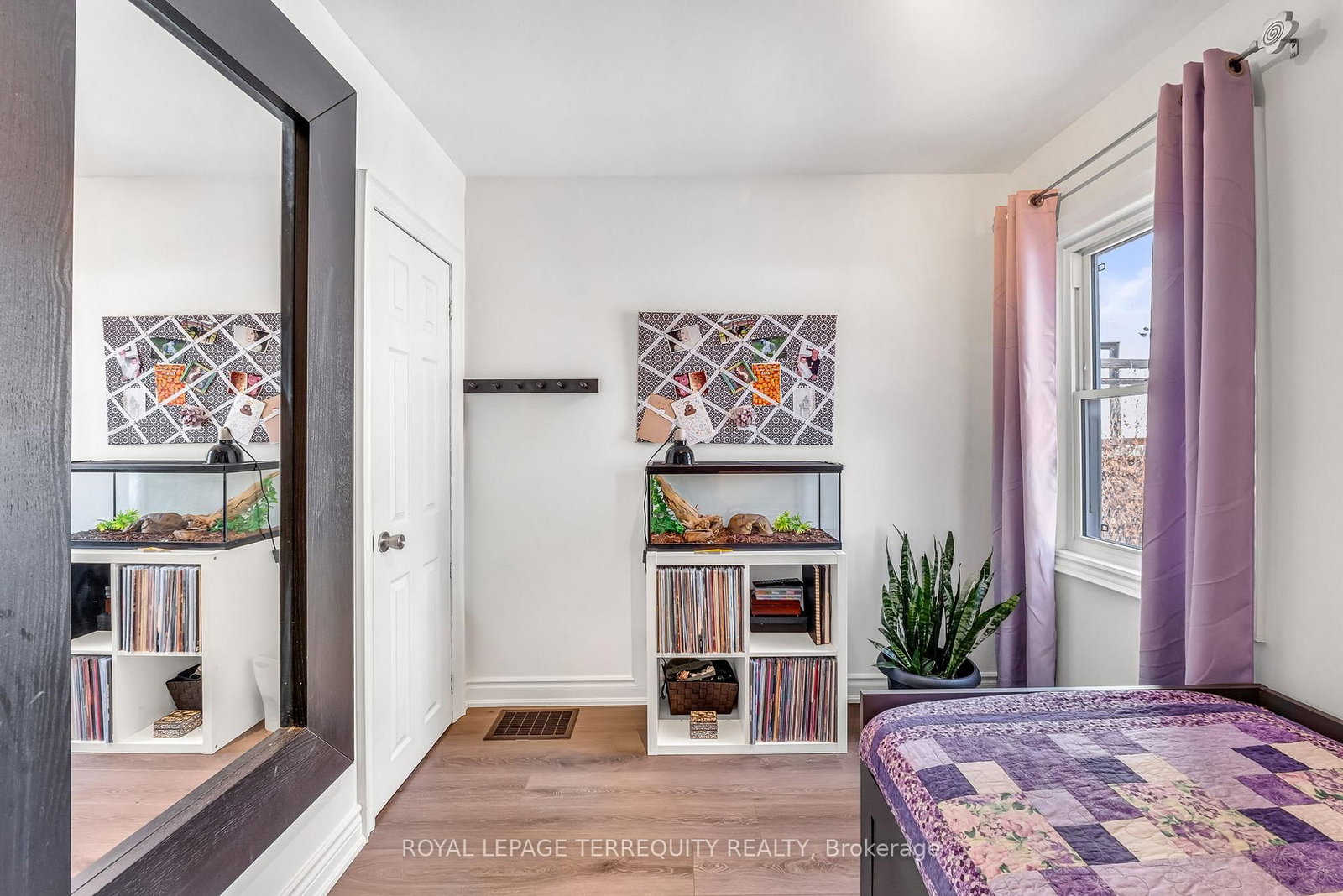 Detached House for sale at 5 Acorn Avenue, Toronto, Ontario, M9B 3P7 - Islington-City Centre West - MLS: W12800808